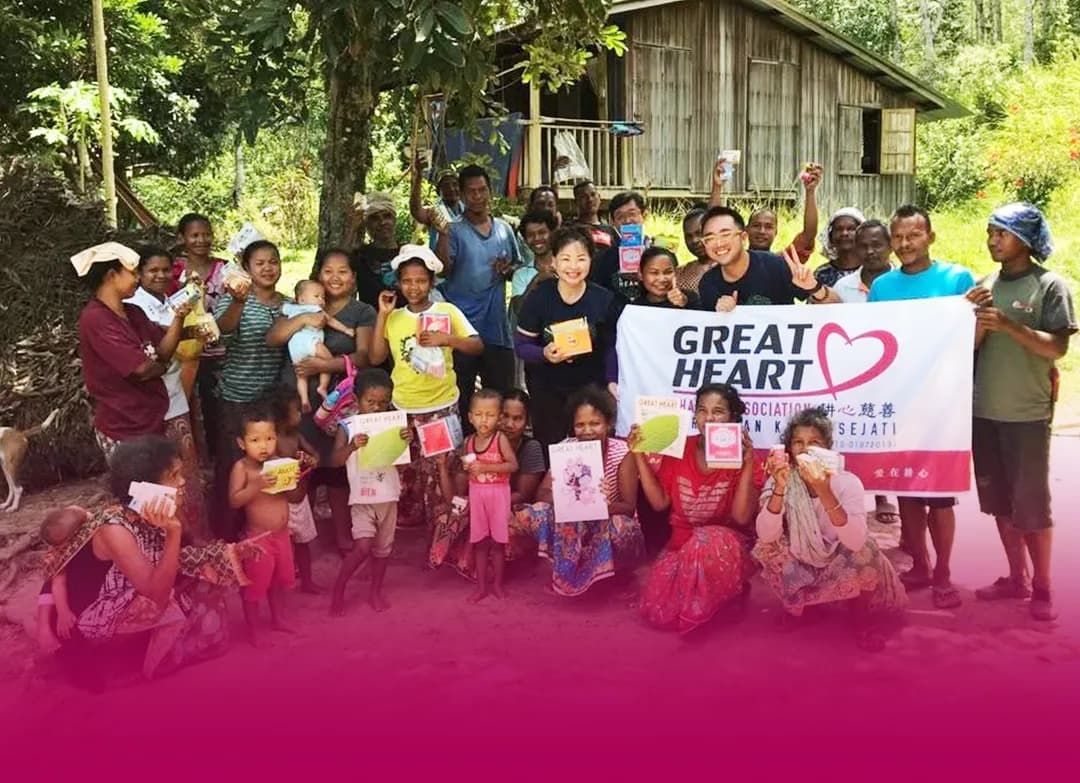 Great Heart volunteers and families at an Orang Asli community programme